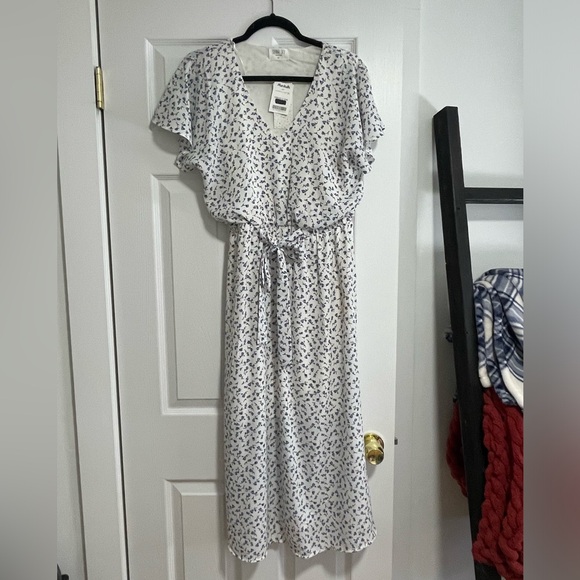 Sienna Sky Dresses & Skirts - Sienna Sky Women's White Maxi Dress with Blue Floral Print Size M